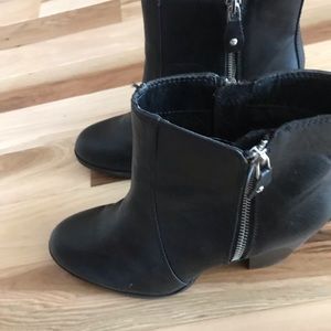 Simply Vera Vera Wang black booties Size 9. NEW